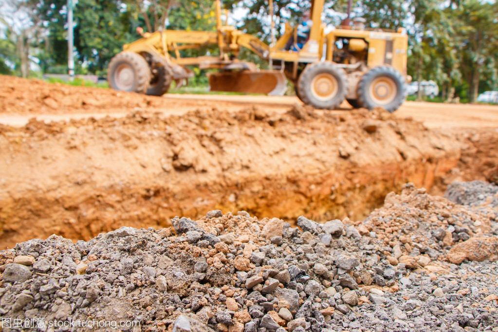 道路建设收尾 道路施工关闭与城市交通新篇章