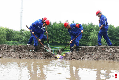 中国五冶集团陆翔路项目工地举行防台防汛抢险演练，筑牢道路建设安全防线